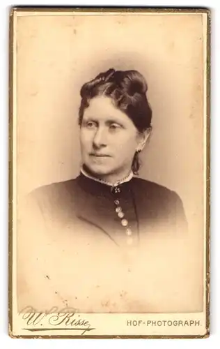 Fotografie Wilhelm Risse, Marburg, Bahnhof-Strasse 5, Frau mit zeitgenossischer Frisur