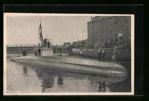 AK Von den Briten beschlagnahmtes U-Boot UC5 Minenleger im Hafen