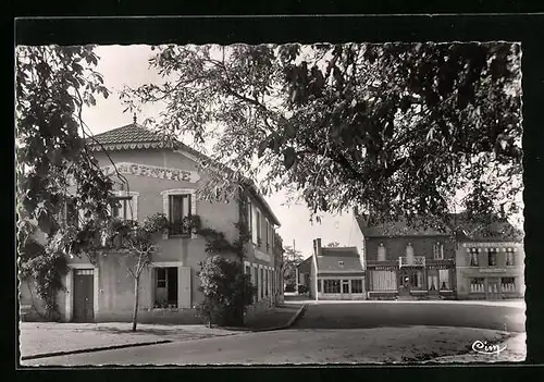 AK Varennes-en-Gatinais, Hotel du Centre