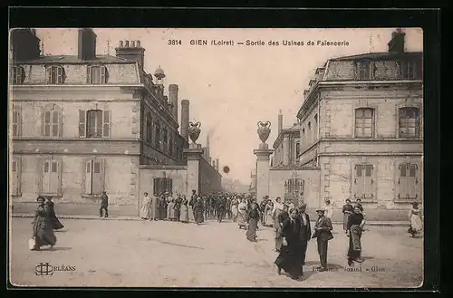 AK Gien, Sortie des Usines de Faiencerie