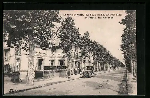 AK La Ferté-St-Aubin, Le boulevard du Chemin de fer et l`Hotel des Platanes