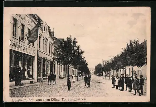 AK Bergheim /Erft, Strassenpartie mit Ausstattungs-Geschäft Constantin Graf vom alten Kölner Tor aus gesehen