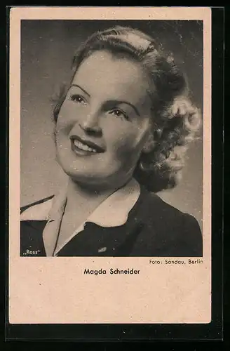 AK Schauspielerin Magda Schneider lächelnd