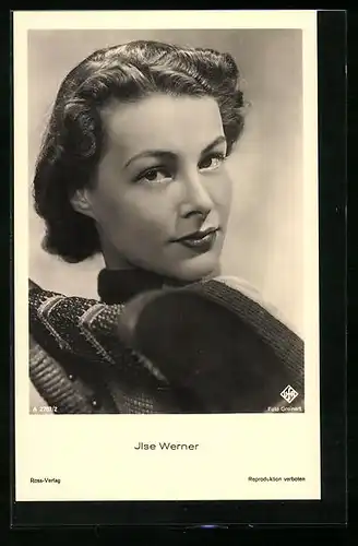 AK Schauspielerin Ilse Werner blickt über die Schulter