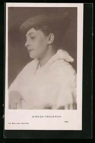 AK Schauspielerin Wanda Treumann mit Hut und Mantel