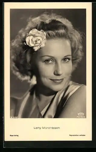 AK Schauspielerin Leny Marenbach mit Blume im Haar