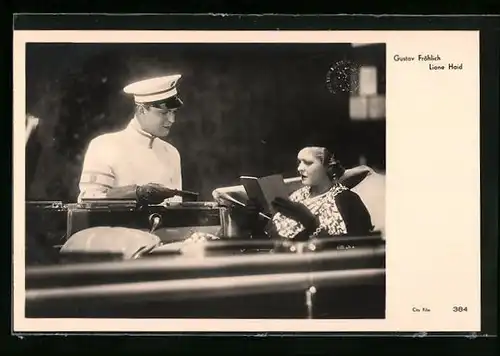 AK Schauspieler Gustav Fröhlich als Chauffeur und Schauspielerin Liane Haid im Auto sitzend