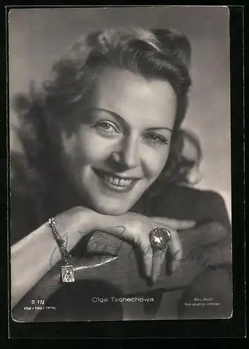 AK Schauspielerin Olga Tschechowa mit markantem Schmuck
