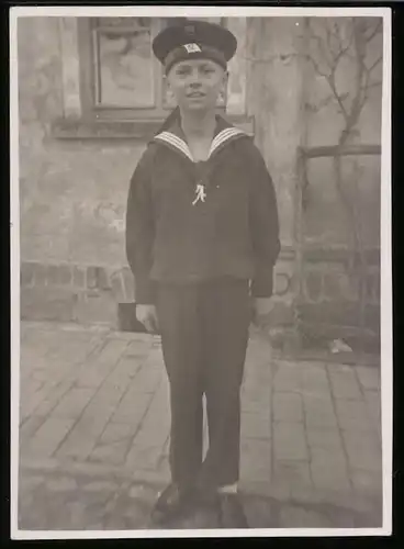 Fotografie Knabe junger Kadett der kaiserlichen Marine in Uniform