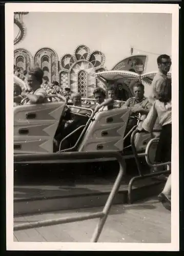 Fotografie unbekannter Fotograf, Ansicht Berlin, Kurt-Schuhmacher-Damm, Fahrgeschäft Deutsch-FranzösischesVolksfest 1970