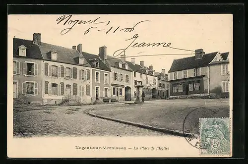 AK Nogent-sur-Vernisson, La Place de l`Eglise