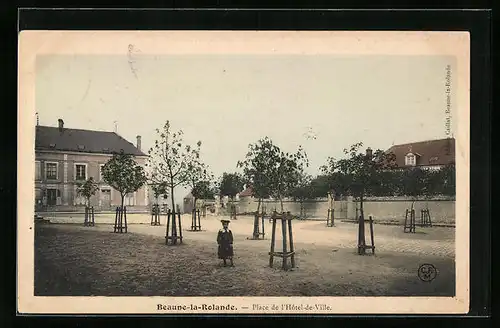 AK Beaunne-la-Rolande, Place de l`Hotel-de-Ville