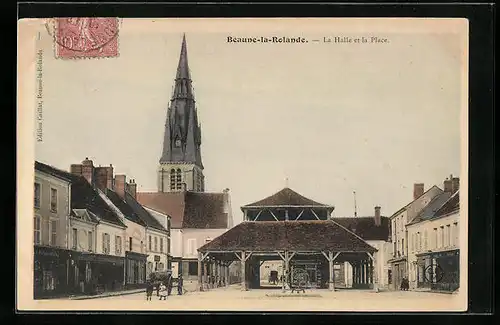 AK Beaunne-la-Rolande, La Halle et la Place