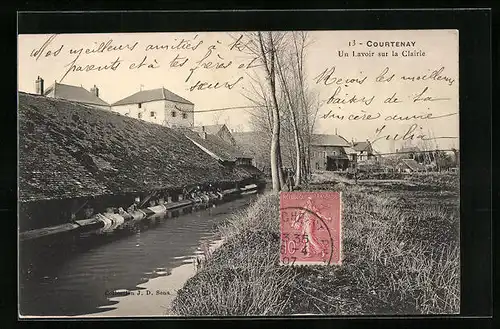 AK Courtenay, Un Lavoir sur la Clairie