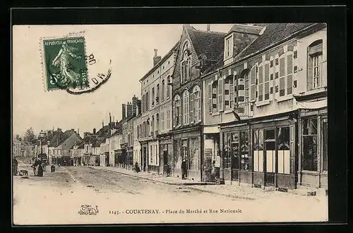 AK Courtenay, Place du Marche et Rue Nationale