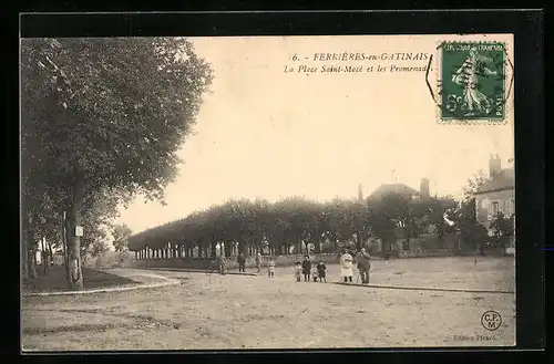 AK Ferrières-en-Gatinais, La Place Saint-Mace et les Promenades