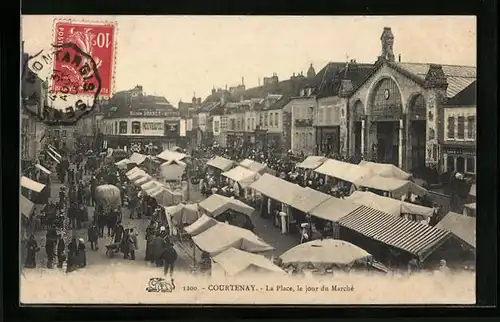 AK Courtenay, La Place le jour du Marché