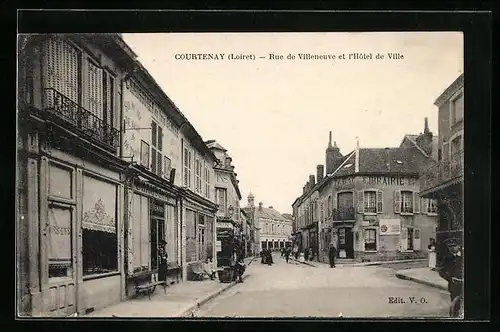 AK Courtenay, Rue de Villeneuve et l`Hôtel de Ville