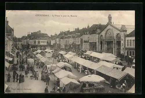 AK Courtenay, La Place le jour du Marché