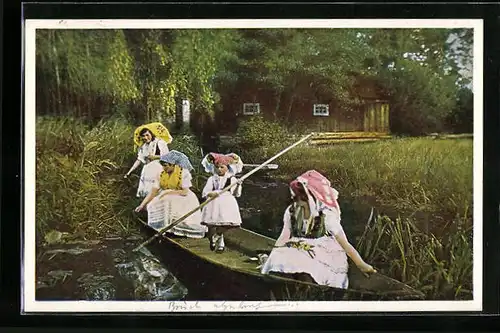 AK Frauen in Spreewälder Tracht auf dem Wasser