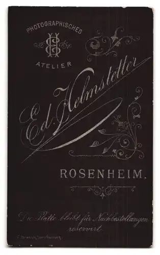 Fotografie Ed. Helmstetter, Rosenheim, Knabe im edlen Anzug