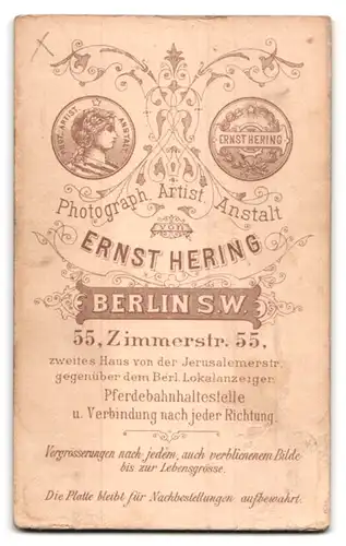 Fotografie E. Hering, Berlin, Zimmerstrasse 55, Adretter Jüngling mit Krawatte