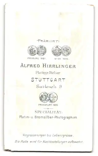 Fotografie Alfred Hirrlinger, Stuttgart, Gartenstr. 9, Charmanter Herr im Anzug mit Krawatte