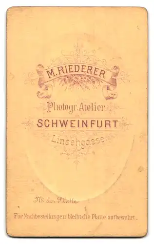 Fotografie M. Riederer, Schweinfurt, Linsengasse, Junge Dame mit Flechtfrisur und Amulett