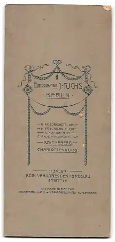 Fotografie J. Fuchs, Berlin N., Friedrichstrasse 108, Junger Mann im Dreiteiler