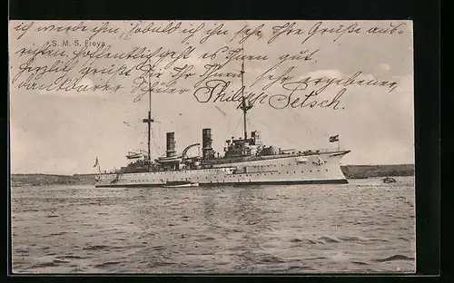AK Kriegsschiff SMS Freya vor der Küste liegend