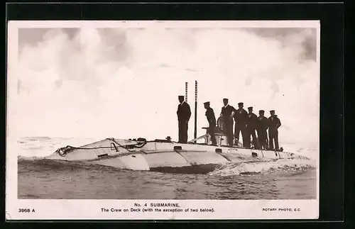 AK Britisches U-Boot Nr. 4 mit der Besatzung auf Deck
