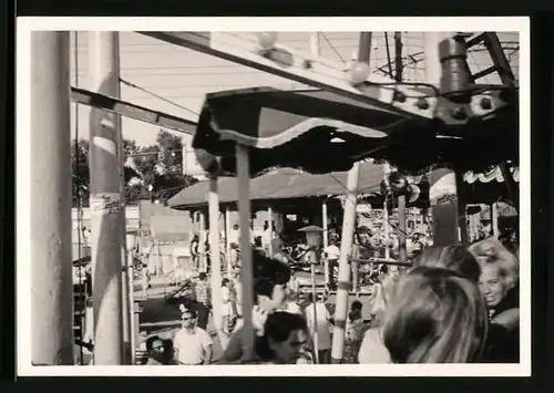 Fotografie unbekannter Fotograf, Ansicht Berlin, Kurt-Schuhmacher-Damm, Getümmel auf dem Deustch-Französischen Volksfest