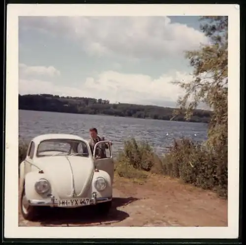 Fotografie Auto VW Käfer, Volkswagen PKW mit Kennzeichen Hamburg in Mölln-Ratzeburg 1965