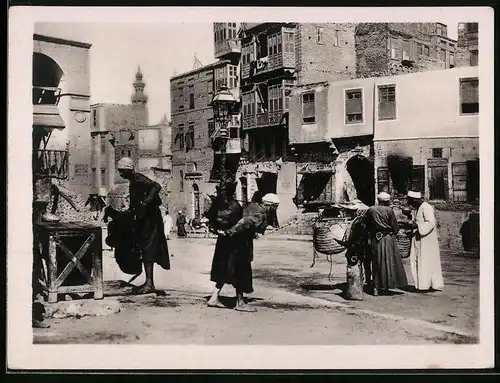 Fotografie unbekannter Fotograf, Ansicht Port Said, Bürger beladen Esel mit Waren für den Markt