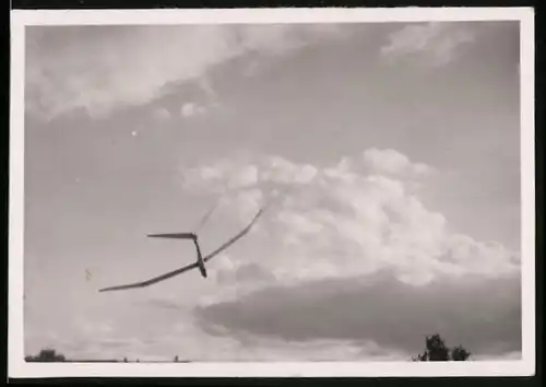 Fotografie Modell-Segelflug, Segelflugzeug am Himmel