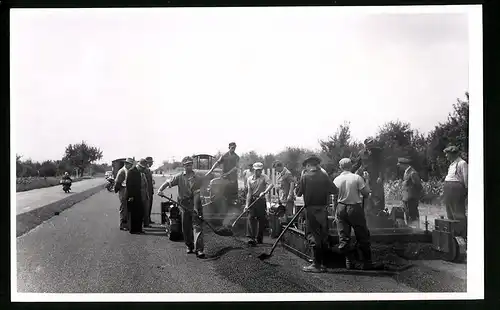 14 Fotografien unbekannter Fotograf, Ansicht Heidelberg, Autobahn Strassenbau, Flughafen-Landebahn, Strassenwalze u.a.