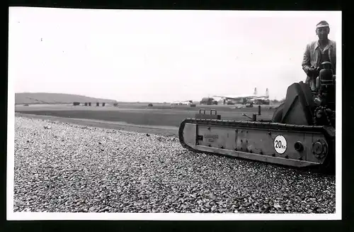 14 Fotografien unbekannter Fotograf, Ansicht Heidelberg, Autobahn Strassenbau, Flughafen-Landebahn, Strassenwalze u.a.