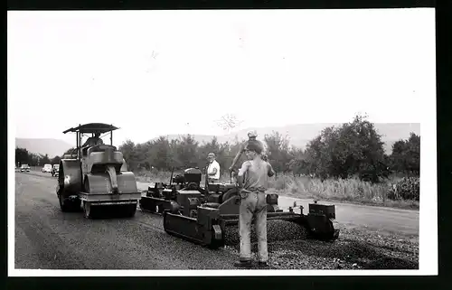 14 Fotografien unbekannter Fotograf, Ansicht Heidelberg, Autobahn Strassenbau, Flughafen-Landebahn, Strassenwalze u.a.