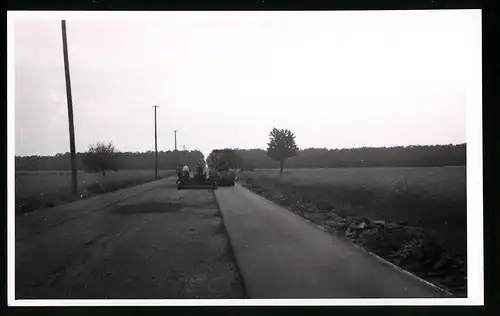 14 Fotografien unbekannter Fotograf, Ansicht Heidelberg, Autobahn Strassenbau, Flughafen-Landebahn, Strassenwalze u.a.