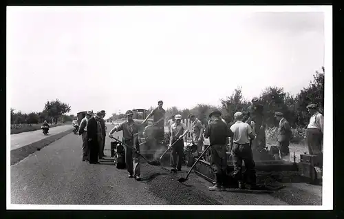 14 Fotografien unbekannter Fotograf, Ansicht Heidelberg, Autobahn Strassenbau, Flughafen-Landebahn, Strassenwalze u.a.