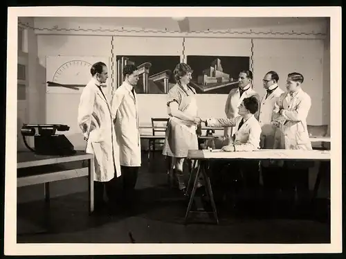 4 Fotografien Emil Rudolf Mewes, Architekt, Männer im Ballerina Kostüm, Hilfszug Emil Mewes, Theateraufführung