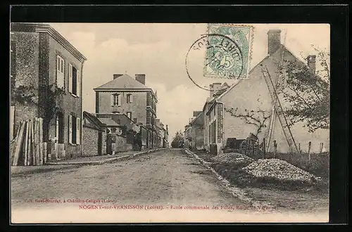 AK Nogent-sur-Vernisson, Ecole communale des Filles, Route de Varennes