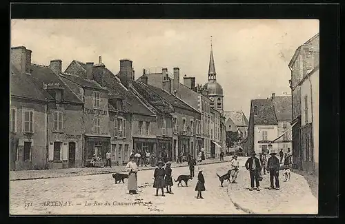 AK Artenay, La Rue du Commerce, Strassenpartie