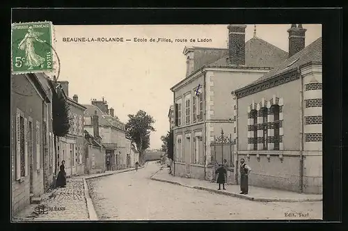 AK Beaune-la-Rolande, Ecole de Filles, Route de Ladon