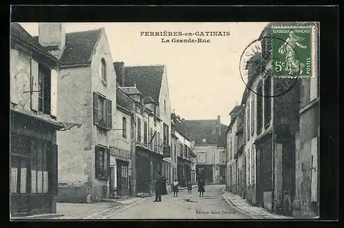 AK Ferrières-en-Gatinais, La Grande Rue