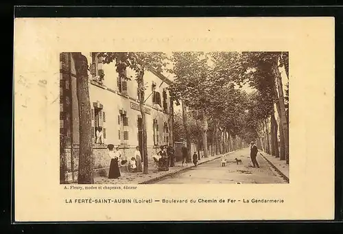 AK La Ferté-Saint-Aubin, Boulevard du Chemin de Fer, La Gendarmerie, Passepartout