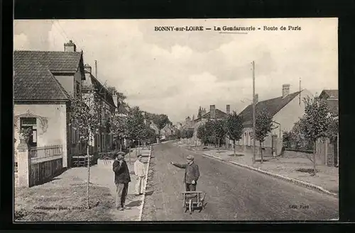 AK Bonny-sur-Loire, La Gendarmerie, Route de Paris