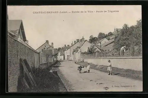 AK Chateau-Renard, Entrée de la Ville, Route de Triguères