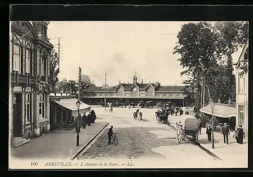 AK Abbeville, L`Avenue de la Gare, Strassenpartie mit Bahnhof