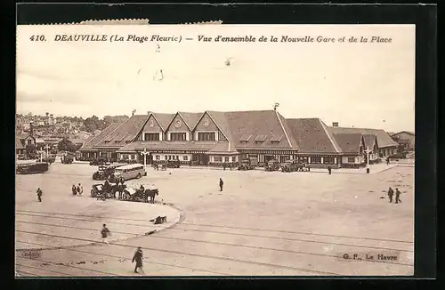 AK Deauville, La Plage Fleurie, Vue d`ensemble de la Nouvelle Gare et de la Place, Bahnhof